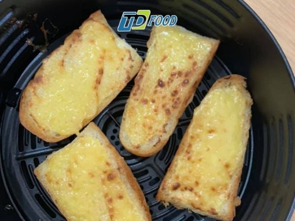 Hướng dẫn cách làm bánh mì nướng phô mai sữa giòn rụm, béo ngậy